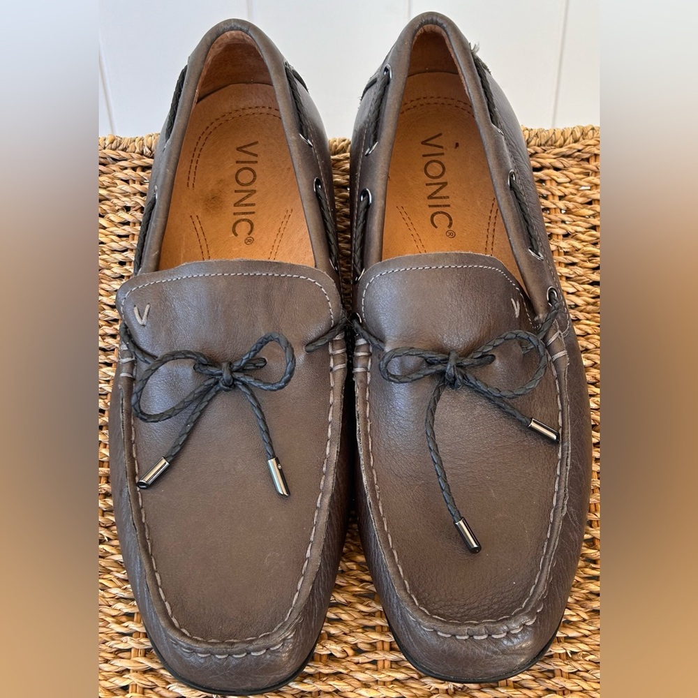 Vionic Men’s Luca Leather Loafer Slip On Bow & Contrast‎ Stitching Size 10